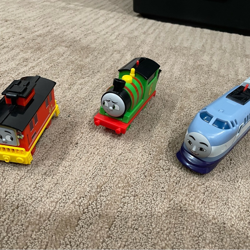 4 Thomas & Friends motorized trains + Track Set “Fix ‘em Up Friends” - Picture 7 of 9